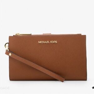 Michael Kors DoubleZip Wallet
Wristlet Luggage